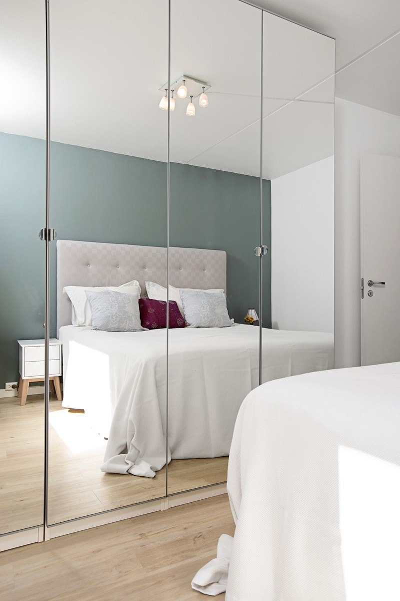 Hovedsoverom med god oppbevaringsplass i medfølgende garderobeskap Galleribilde