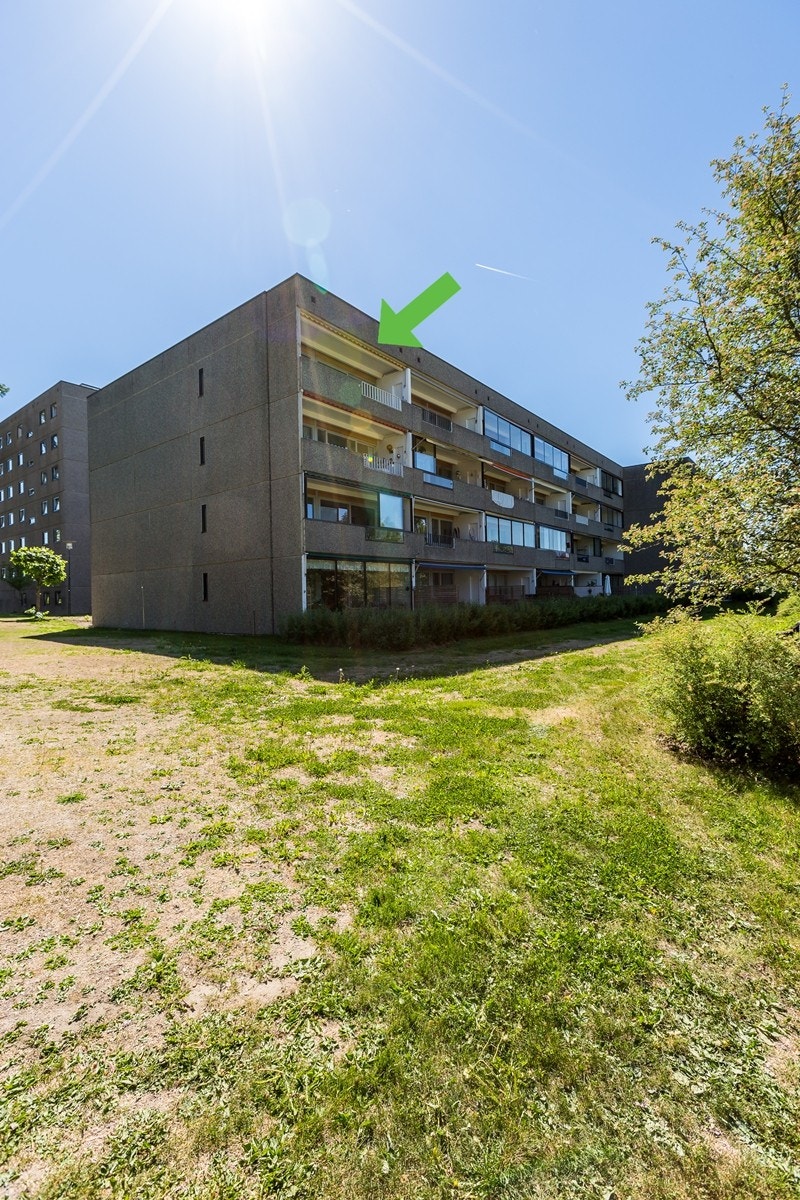 Leiligheten er en topp-/hjørneleilighet med meget god beliggenhet på området Galleribilde