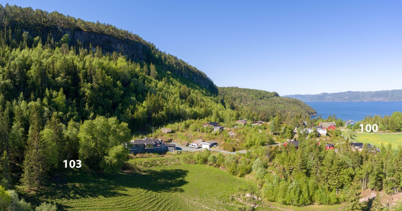 Tomt 103 ligger tilbaketrukket med god utsikt helt øverst i området Galleribilde