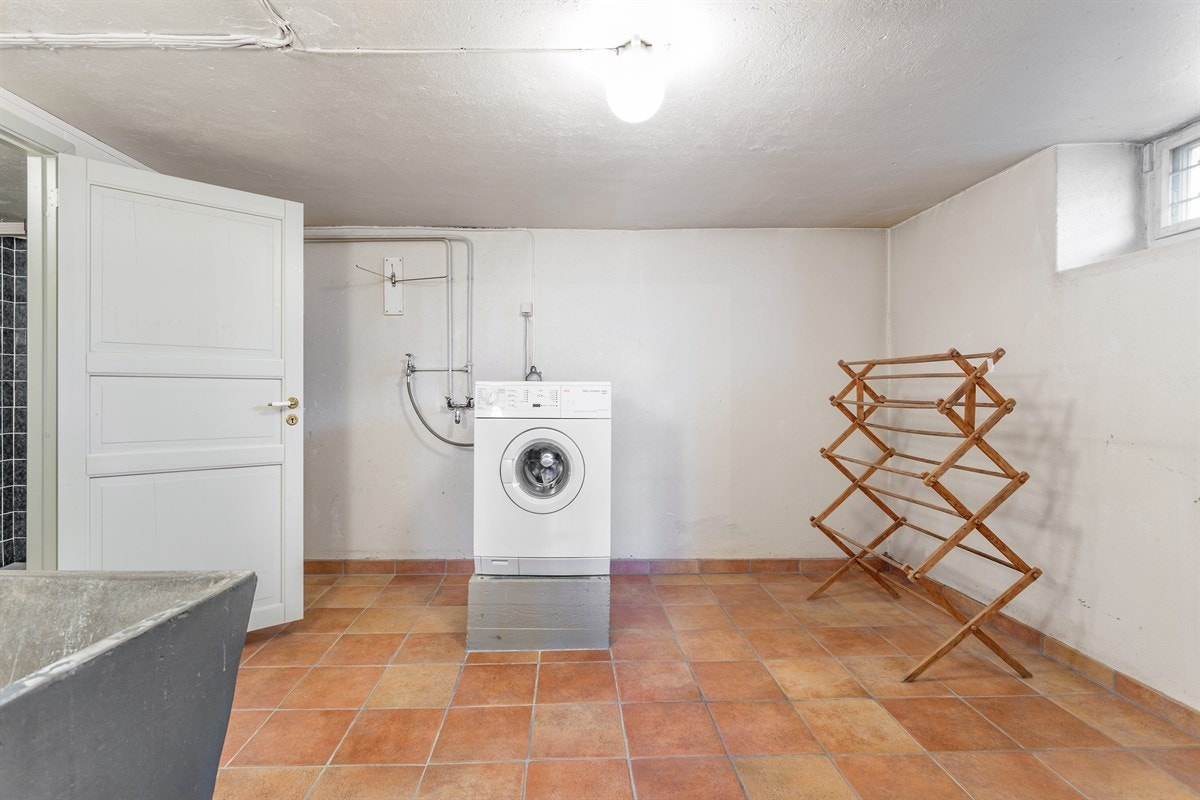 Stort vaskerom i kjeller Galleribilde