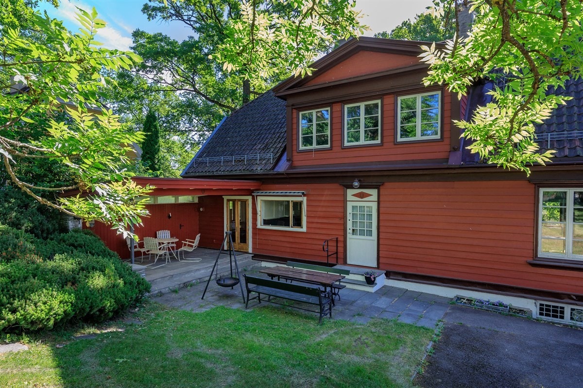 Inngangsparti og overbygget terrasse Galleribilde