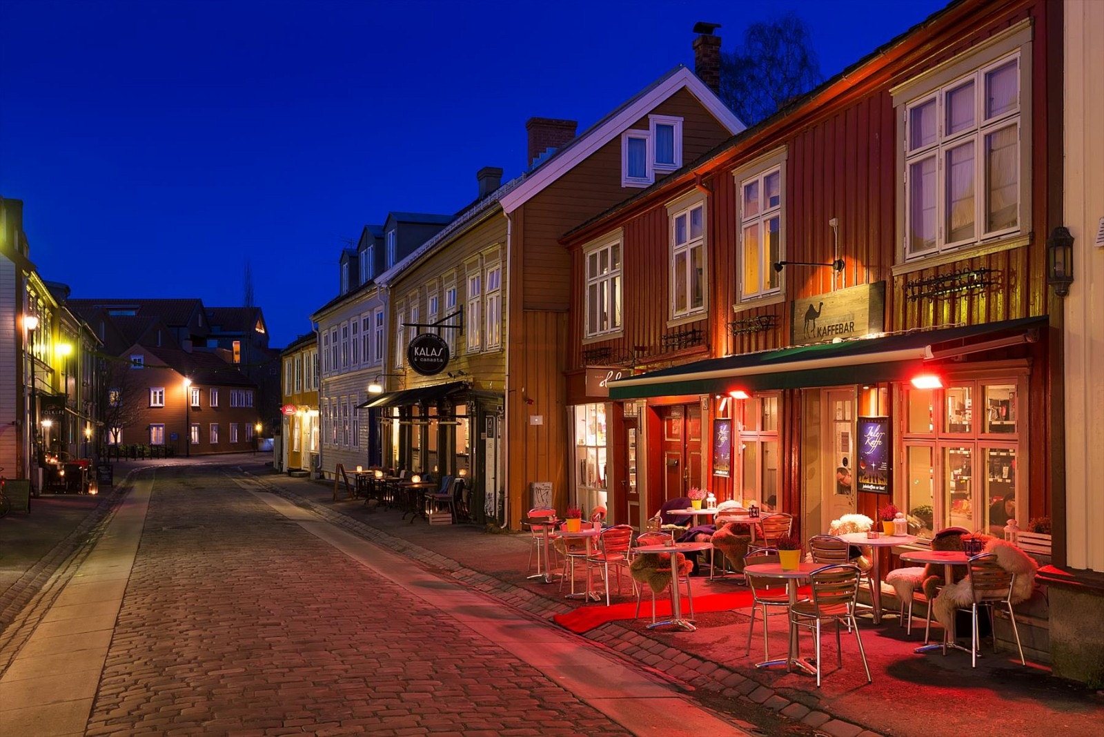 På Bakklandet finner man små sjarmerende
restauranter, kaféer og butikker, herunder blant annet Norges beste kaffebar i 2014. Galleribilde