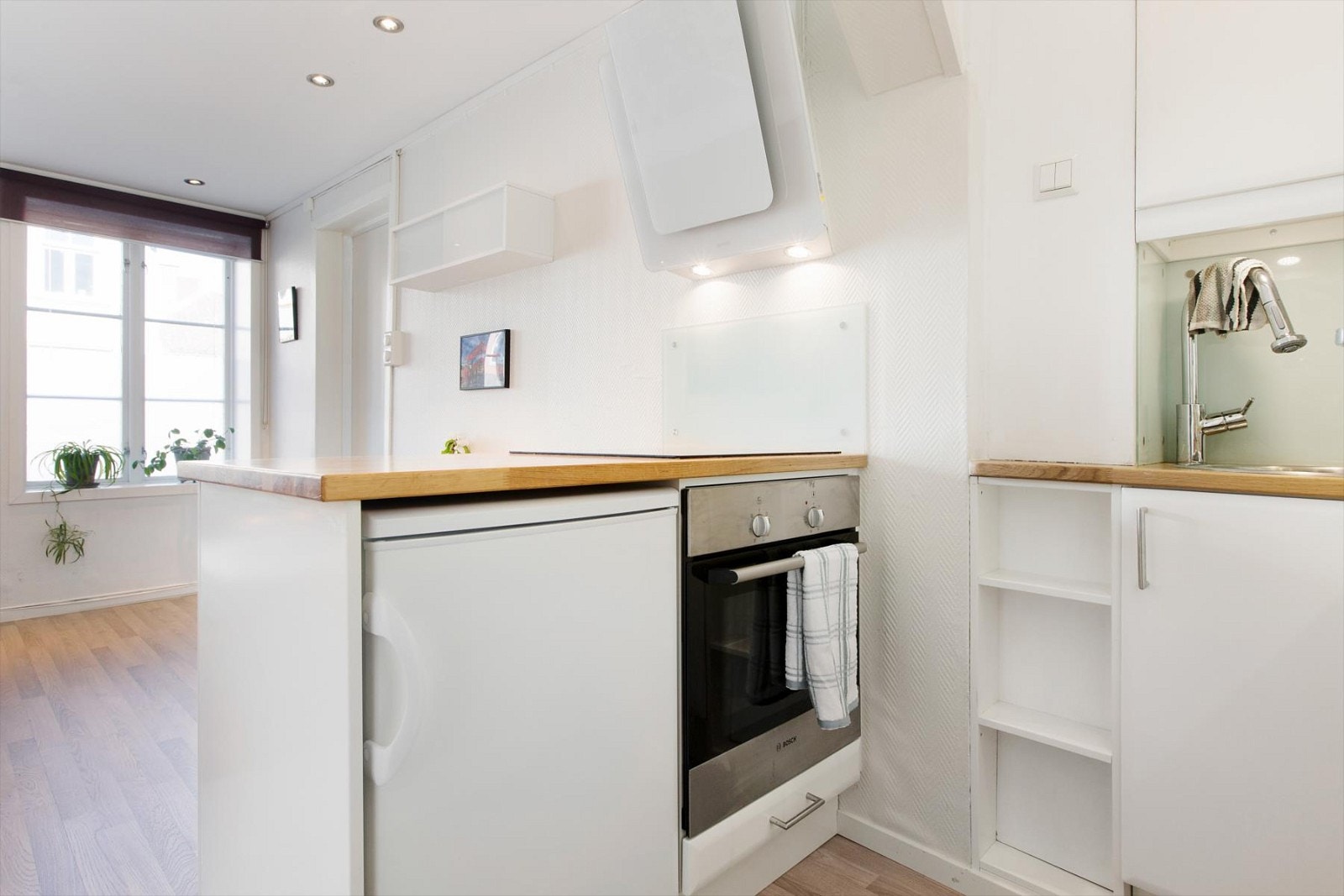 Høykvalitets integrerte hvitevarer fra Bosch/Siemens og Gorenje medfølger leiligheten. Galleribilde