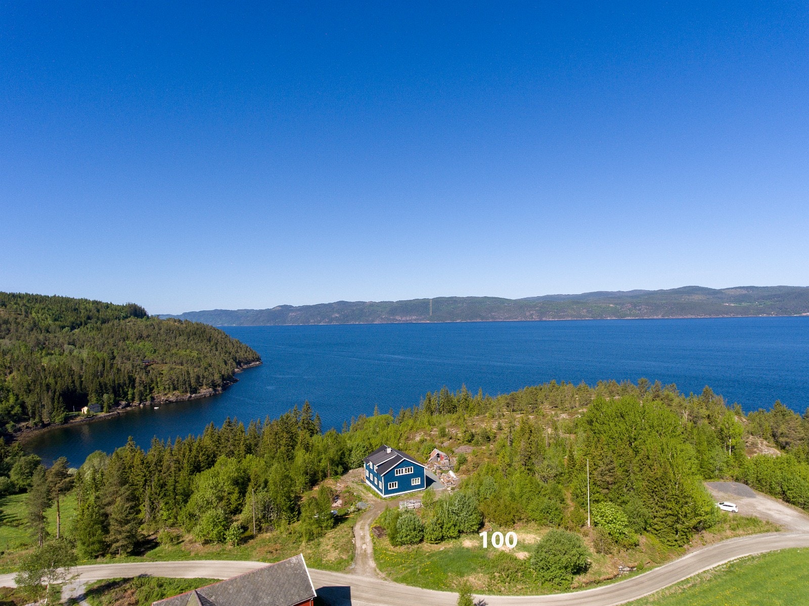 Tomtene er endel av etablert hyttefelt i idylliske Finsvik Galleribilde