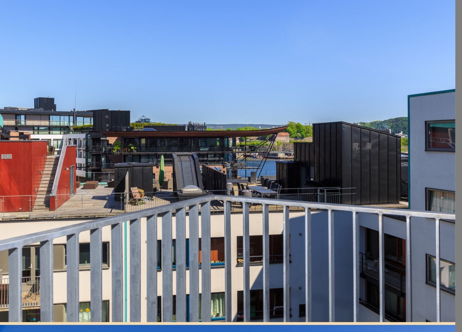 Utsikt fra balkong Galleribilde