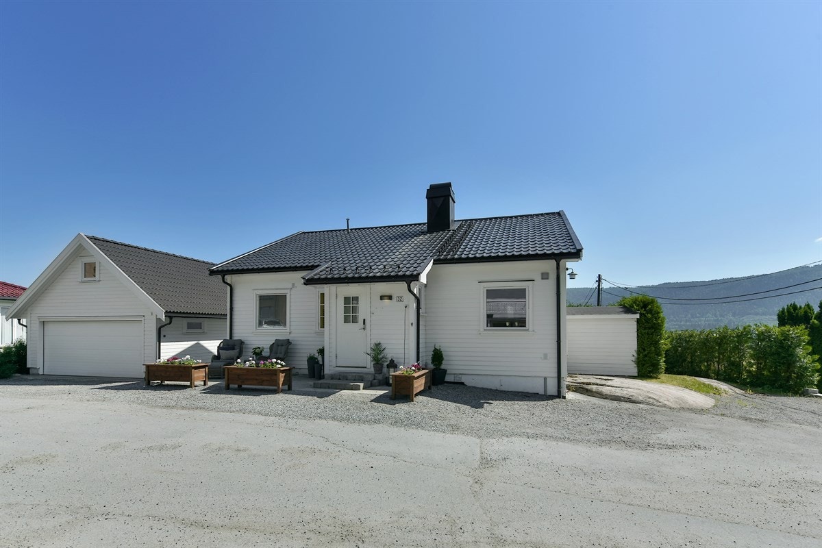 Det er gangavstand til Solberghallen og de flotte fasilitetene til Solberg Sportsklubb med fotball- og skøytebane. Galleribilde