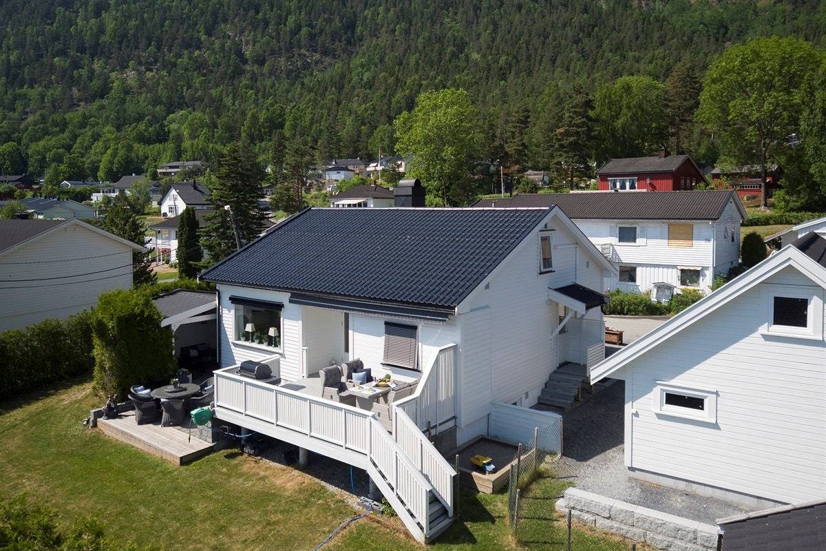 Legg gjerne turen til Karindammen, Vasshella, Ner- og Mellomdammen med deilige bademuligheter. Ønsker du å utfordre alpinkunnskapene er du en liten biltur unna Drammen Skisenter på Åssiden. Galleribilde