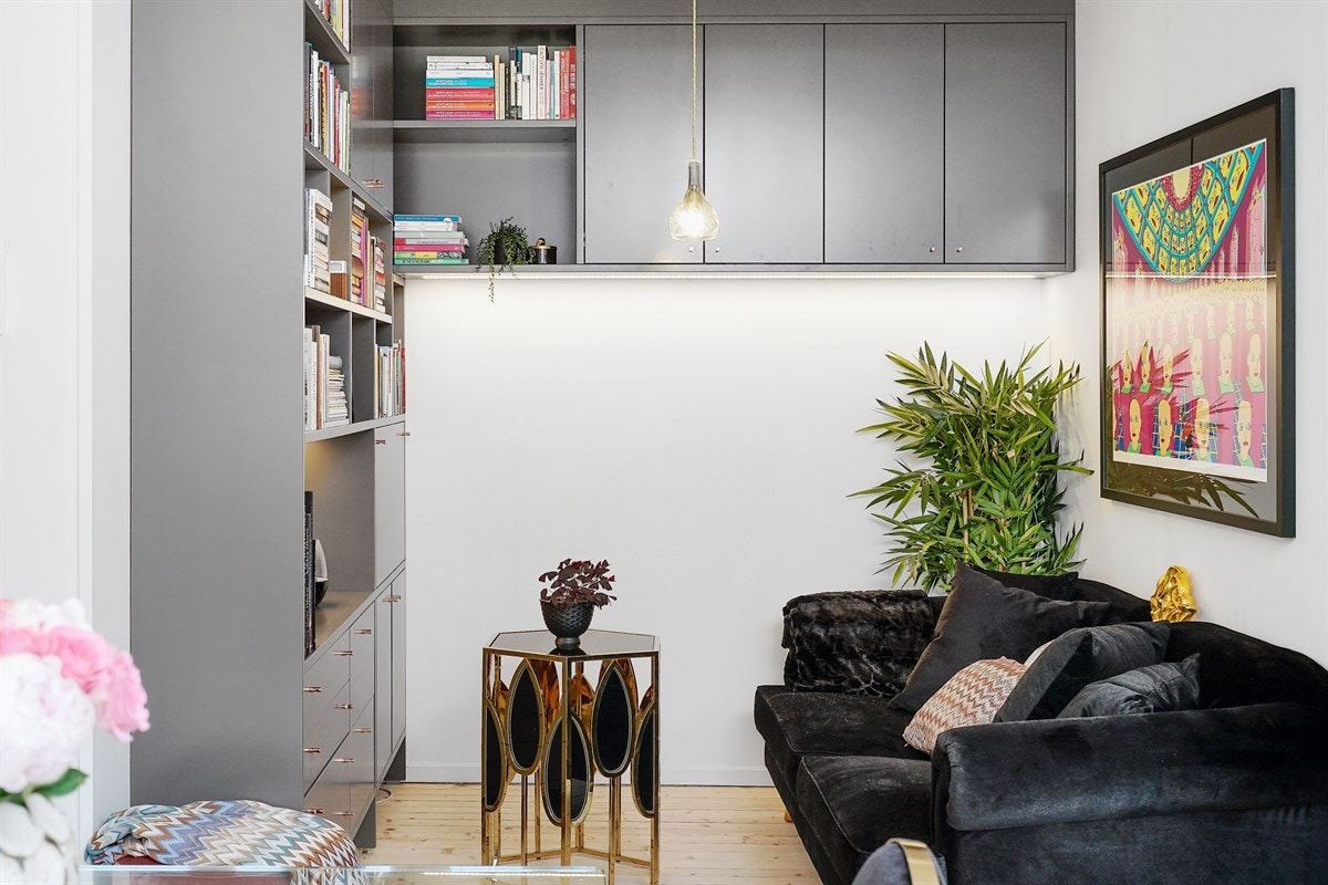 Plassbygget bokhylleseksjon tegnet av interiørakitert KatrineK. Galleribilde