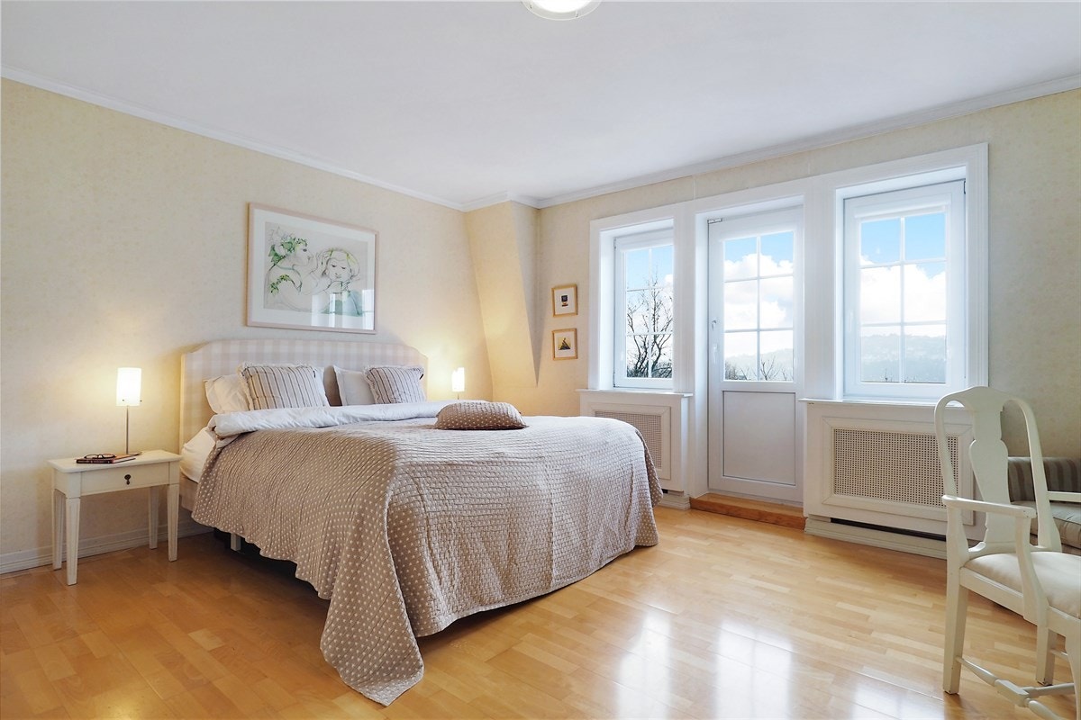 Hovedsoverommet. Her får du stor garderobe og utgang til altan. Galleribilde