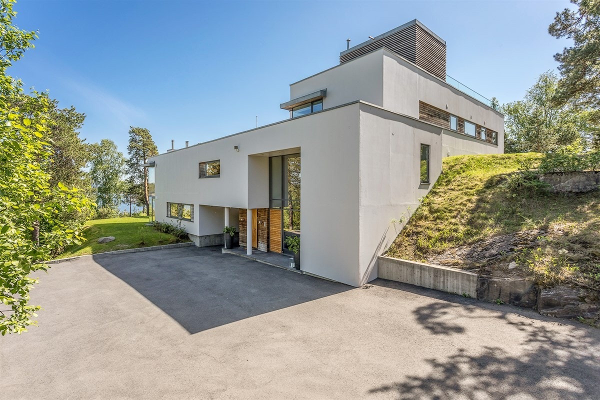 Boligen er tegnet av Siv.ark. MNAL Tom Edvardsen og ble oppført i 2012 Galleribilde