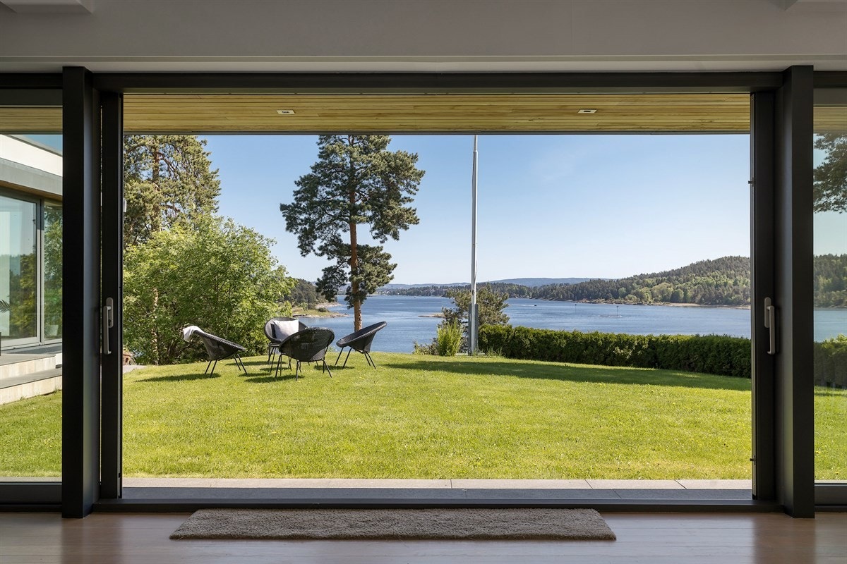 Dobbel skyvedør fra kjøkkenet Galleribilde