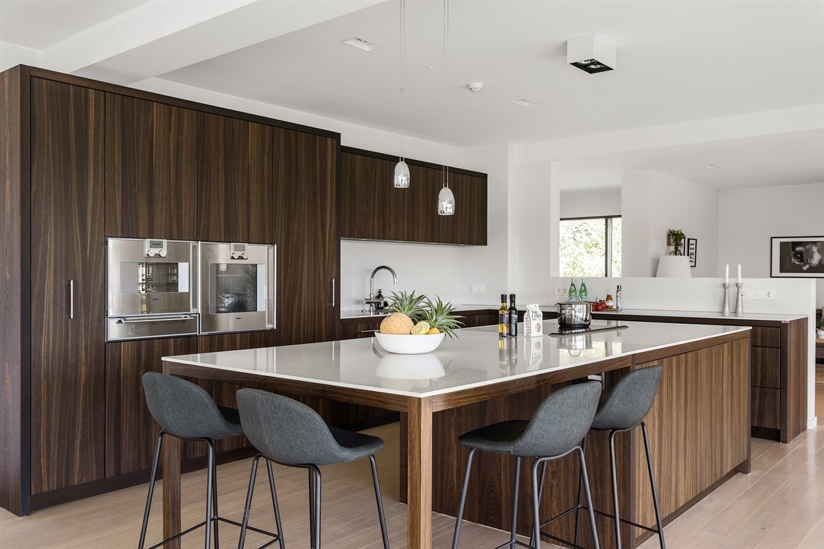 Velutstyrt kjøkken med kvalitetsinnredning fra Studio Kvänum Galleribilde