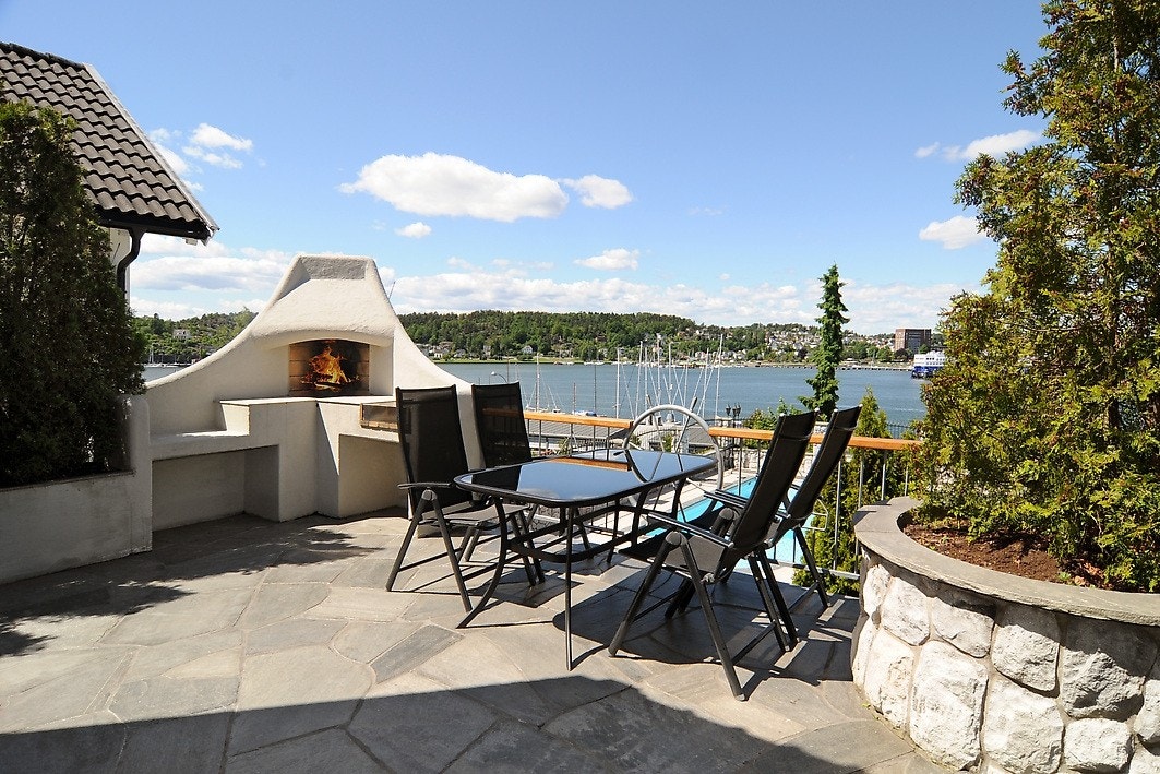 Hyggelig uteplass med panoramautsikt Galleribilde