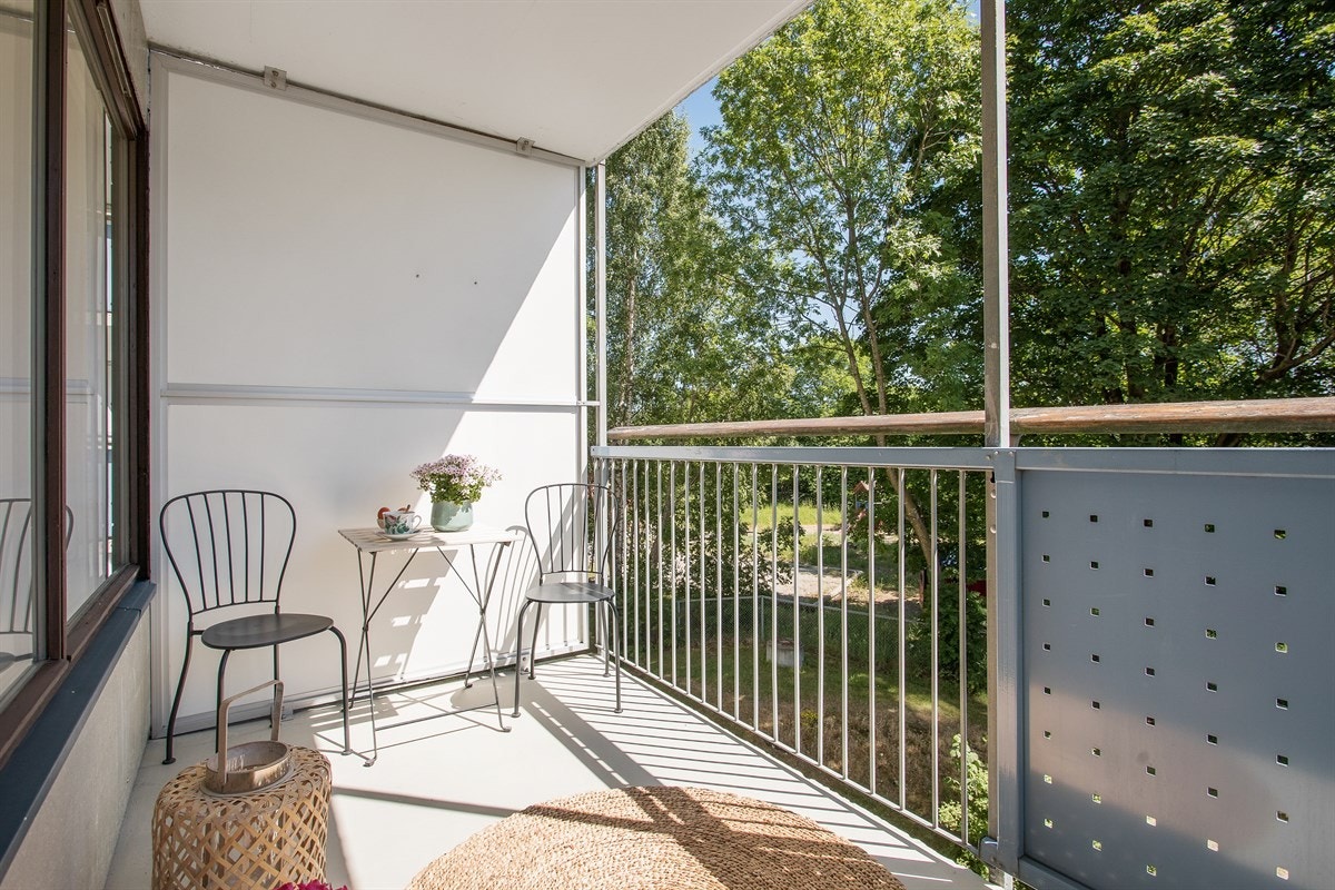 Fra stuen er det utgang til en stor balkong Galleribilde