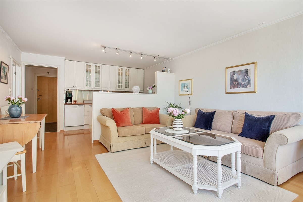 Det er heis i bygget og kort vei til offentlig kommunikasjon Galleribilde