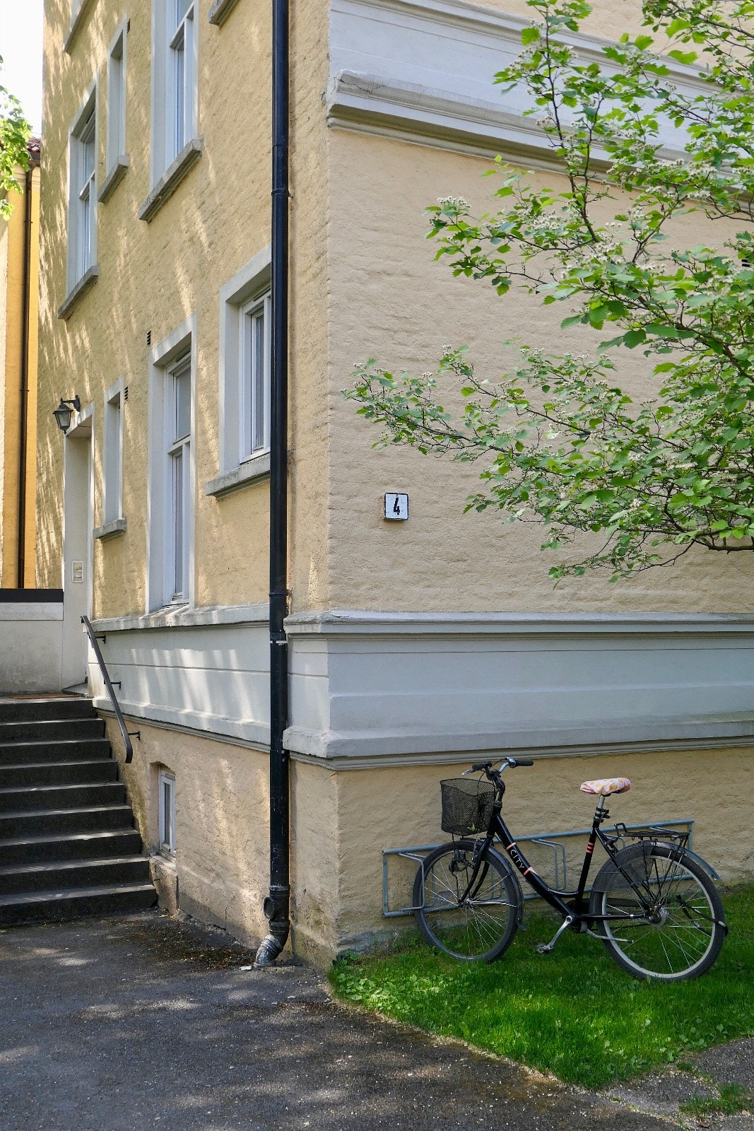 Leilighetens inngangsparti; oppgang B. Galleribilde