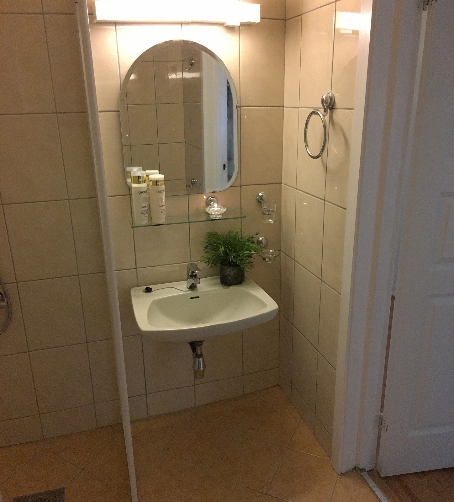 Pent flislagt bad med varmekabler Galleribilde