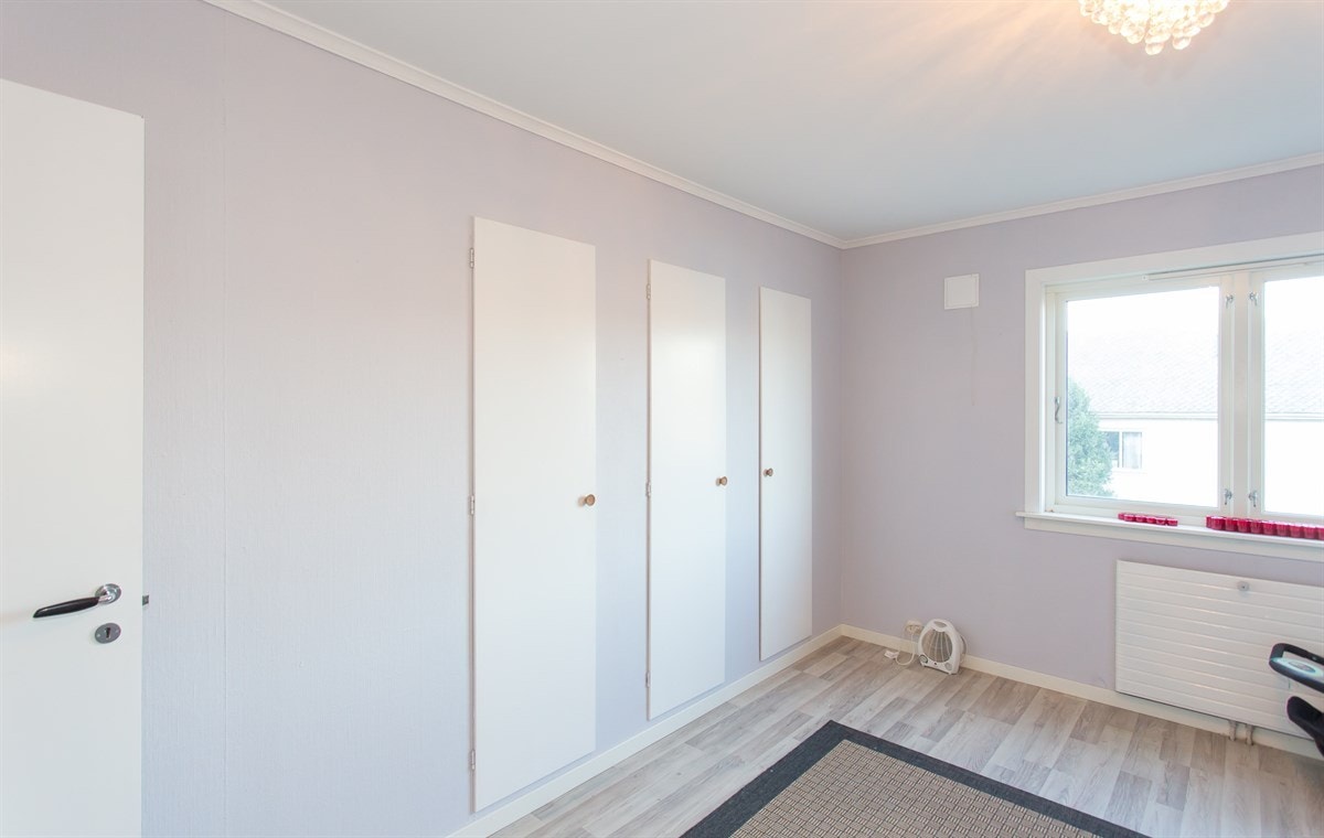 Godt med skapplass på soverom Galleribilde