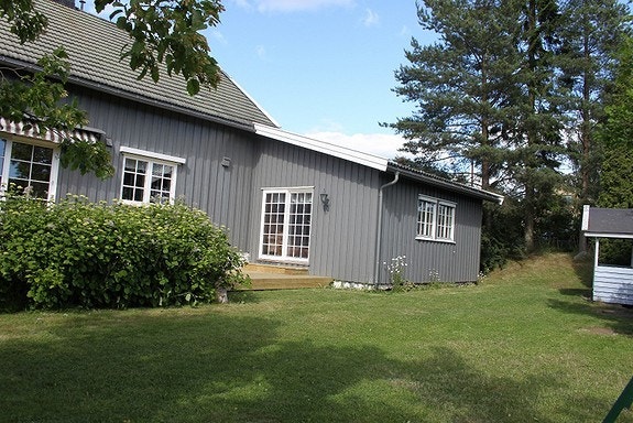 Hage foran Galleribilde