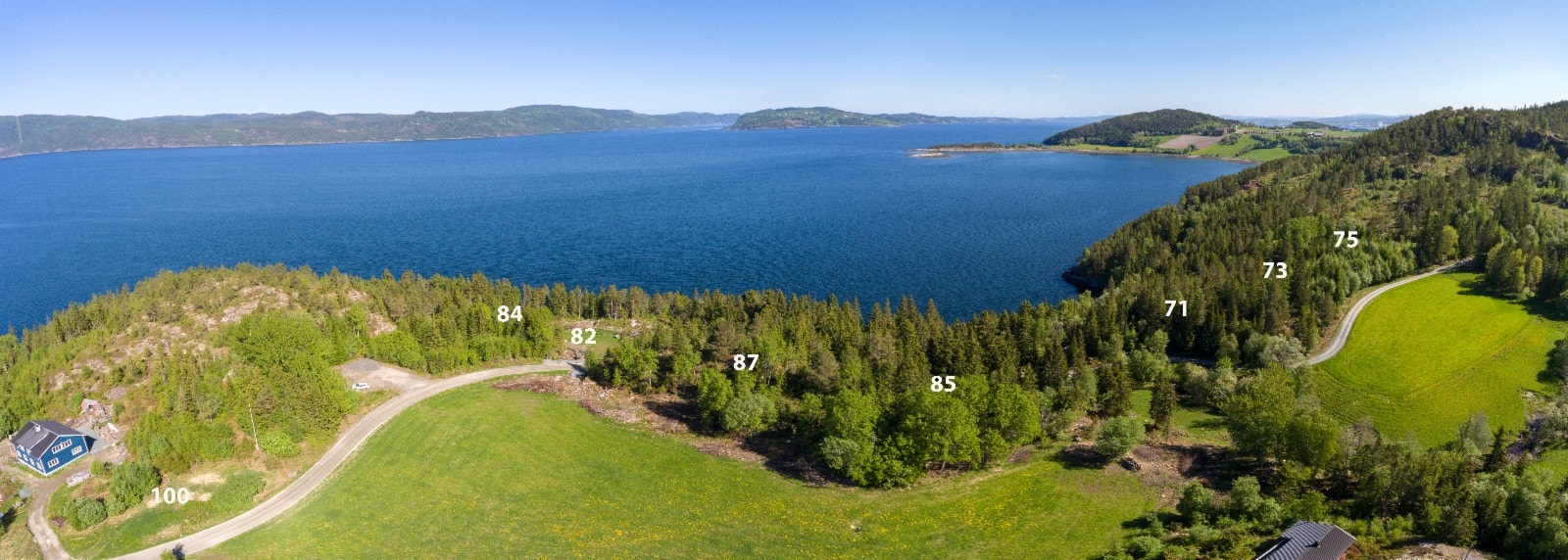 Tomtene 85 og 87 er begge på over 2 mål beliggende på en høyde med mulighet for panoramautsikt mot fjorden Galleribilde