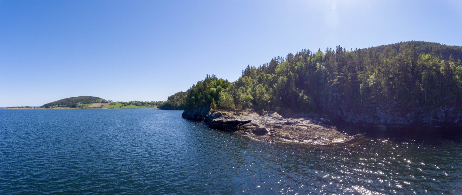 Tomtene 82, 84 og 86 ligger i tilknytning til dette svaberget, perfekt for sommeraktiviteter Galleribilde