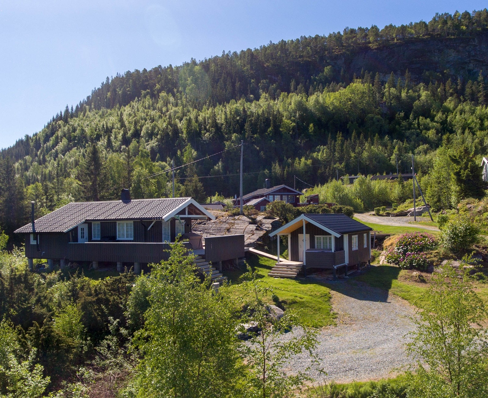 Tomtene er endel av etablert hyttefelt i idylliske Finsvik Galleribilde