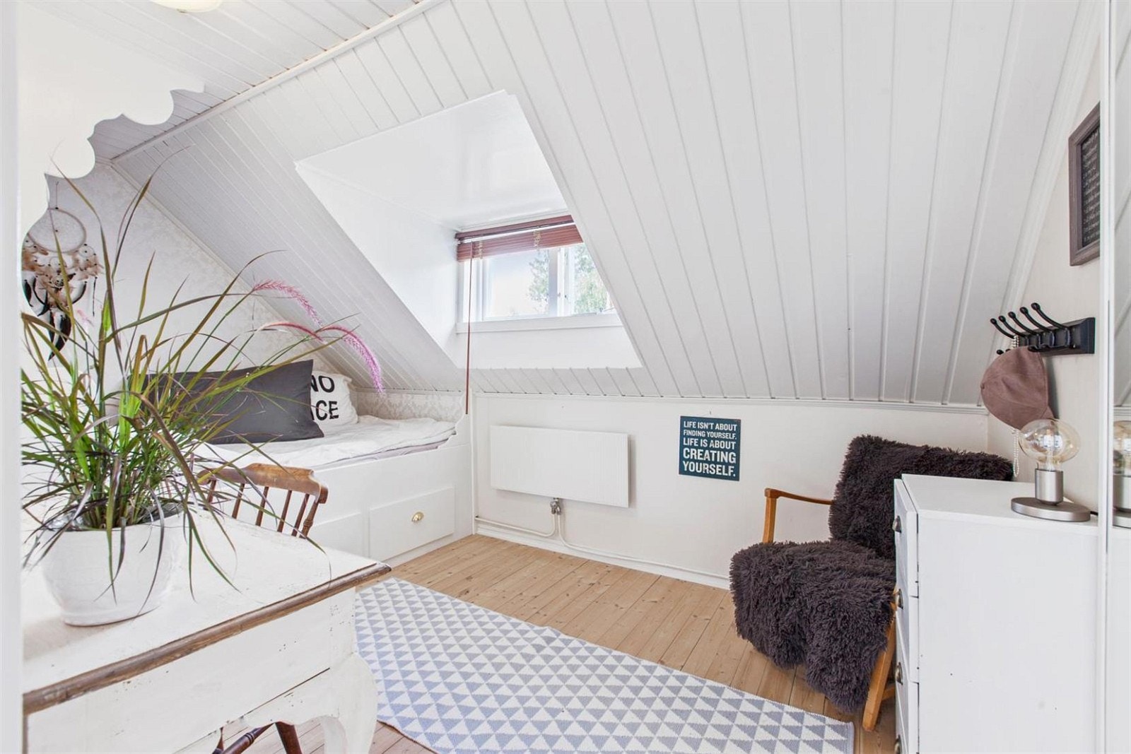 Noen av rommene har plassbygde senger. Galleribilde