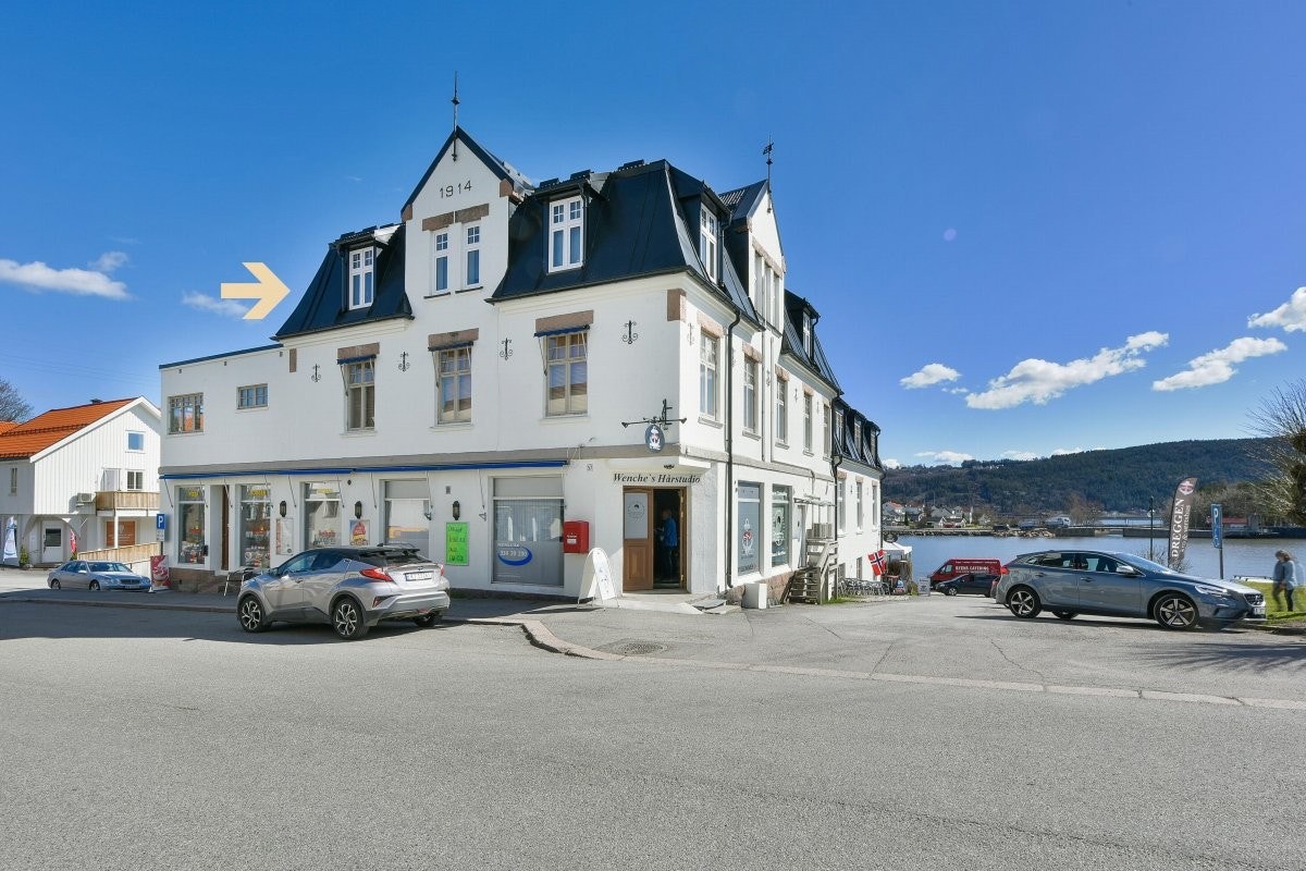 Svelvik er en sjarmerende "Sørlandsby" med koselige gater, grønne lunger, båthavn og marina. Galleribilde