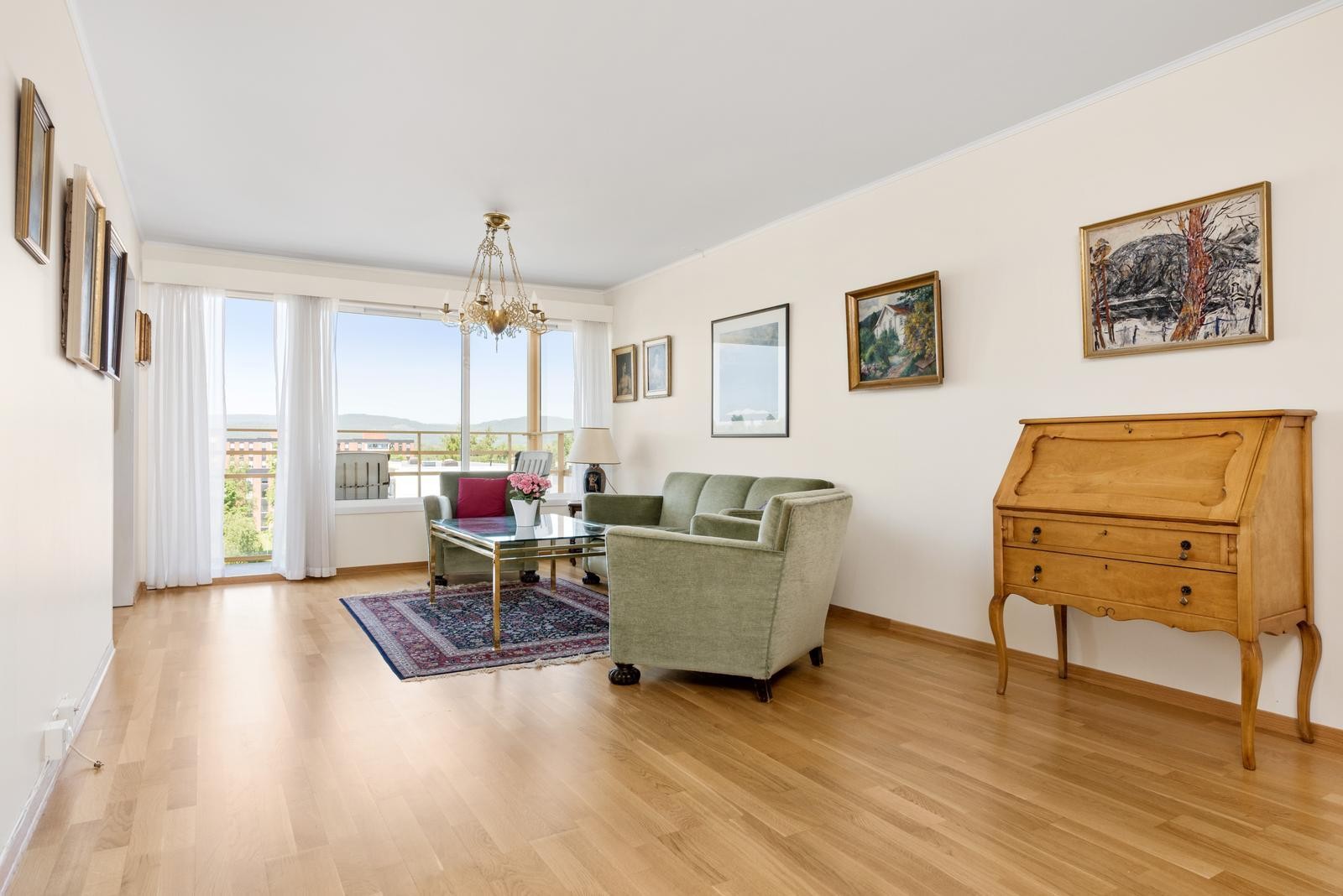 Utgang til balkong fra stuen Galleribilde