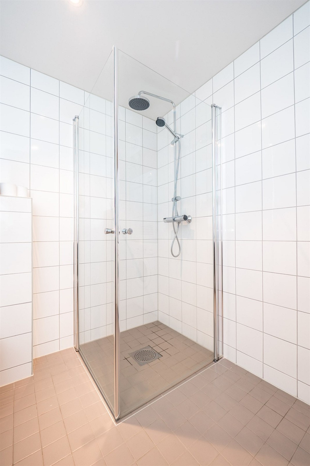 Dusjhjørne med regndusj Galleribilde