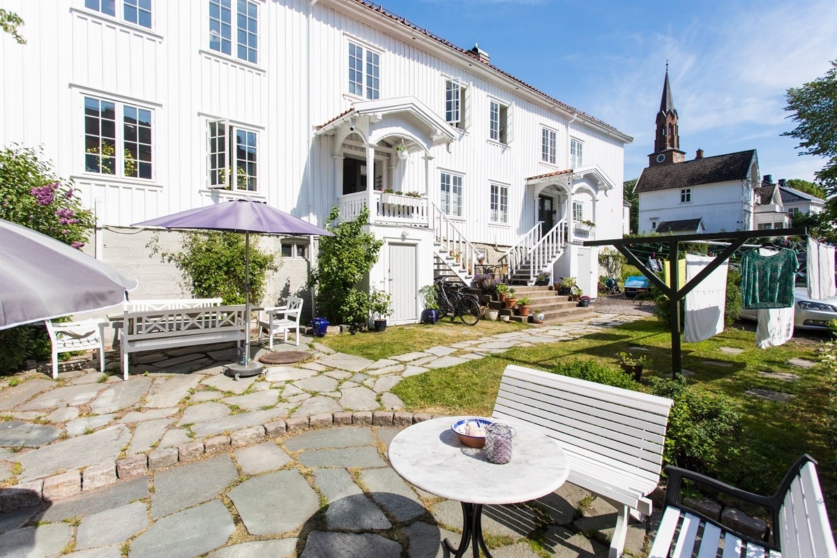 Ønsker man å være sosial med naboene, er dette en perfekt plass å sitte Galleribilde