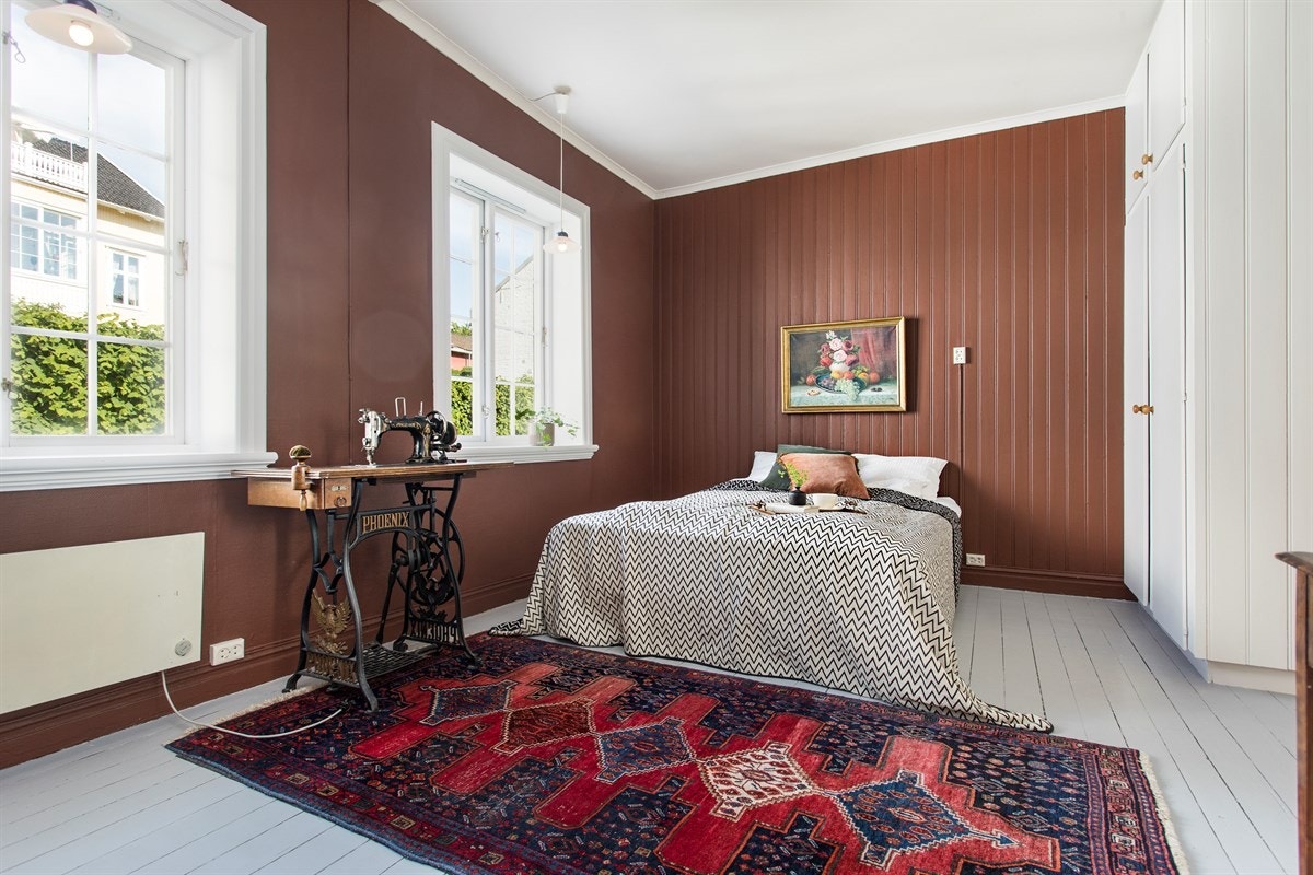 Hovedsoverom med fantstisk flotte farger. Dette kler rommet 100%. Lekkert Galleribilde