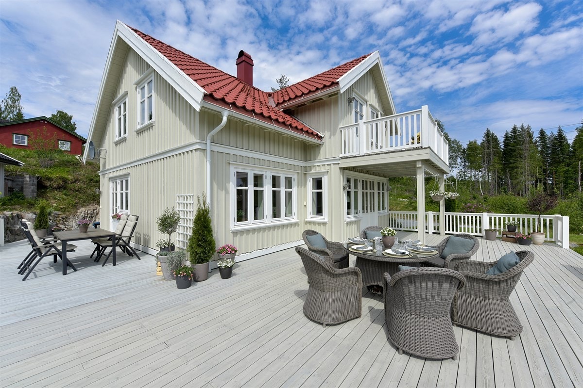 Terrassen er på ca. 127 kvm, noe som gir rikelig med rom for møblering i flere soner. Galleribilde