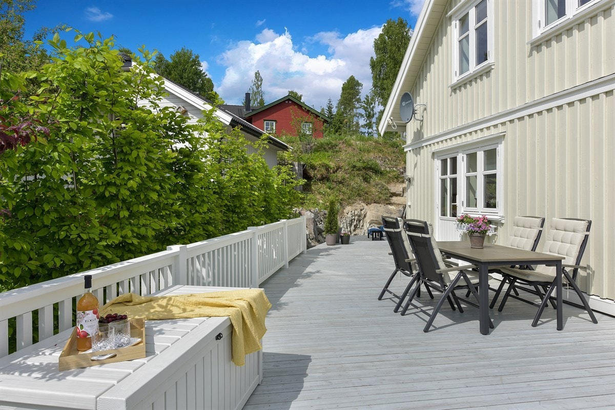 Det er også utgang til terrassen fra kjøkkenet. Galleribilde