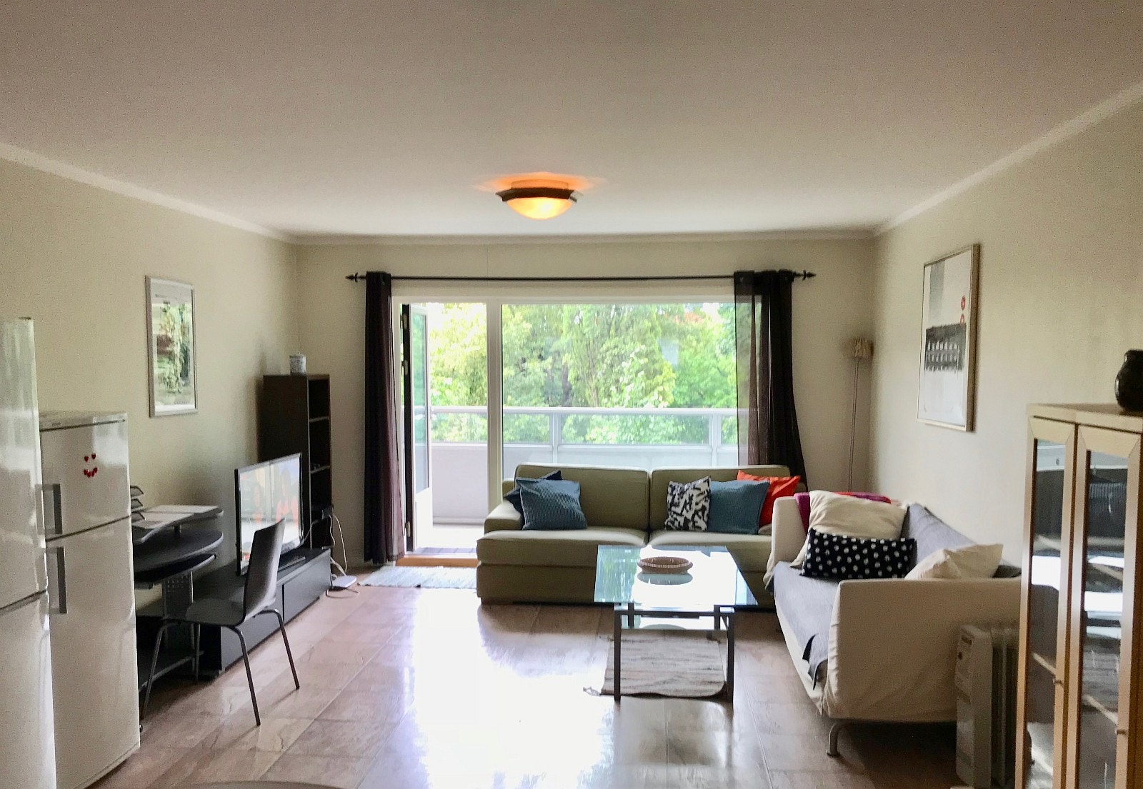 Stue m. utgang balkong Galleribilde