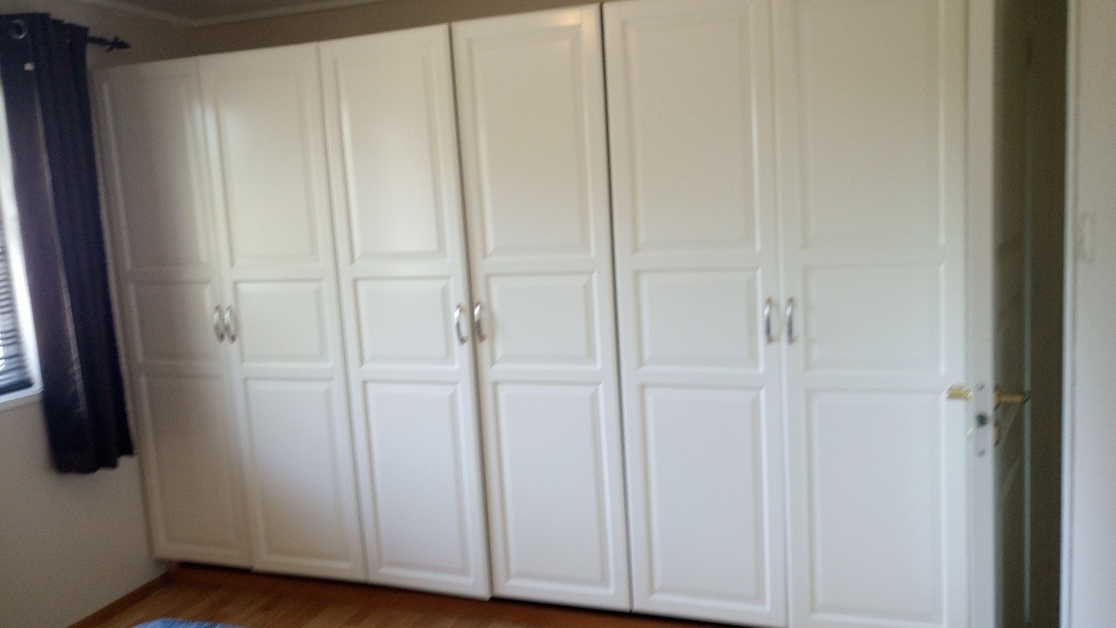 God skap-plass på soverommet Galleribilde