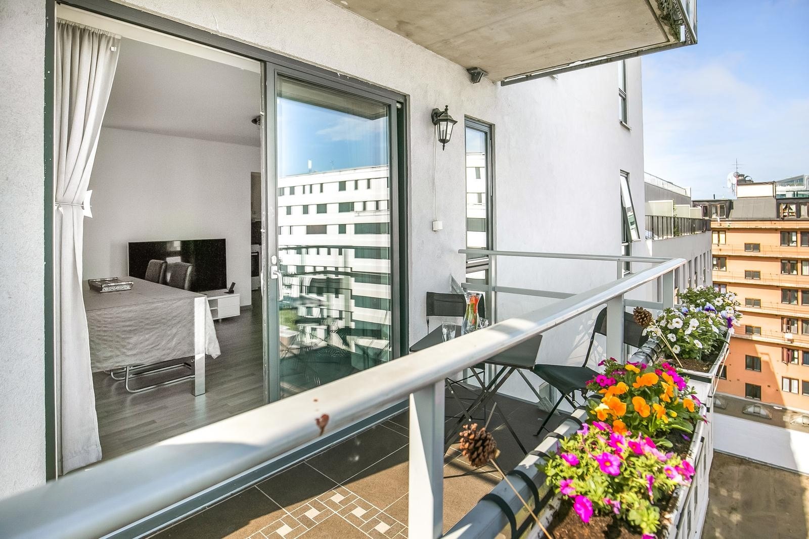 Balkong med utgang fra stue Galleribilde