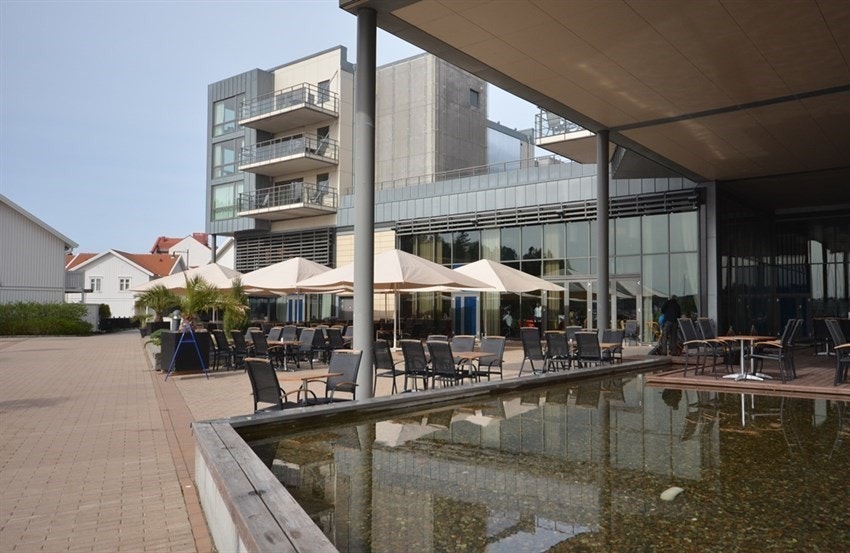 Ute og inneservering. Galleribilde