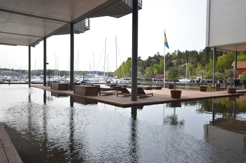 Vannspeil er en del av den flotte dekoren foran hotellet. Galleribilde