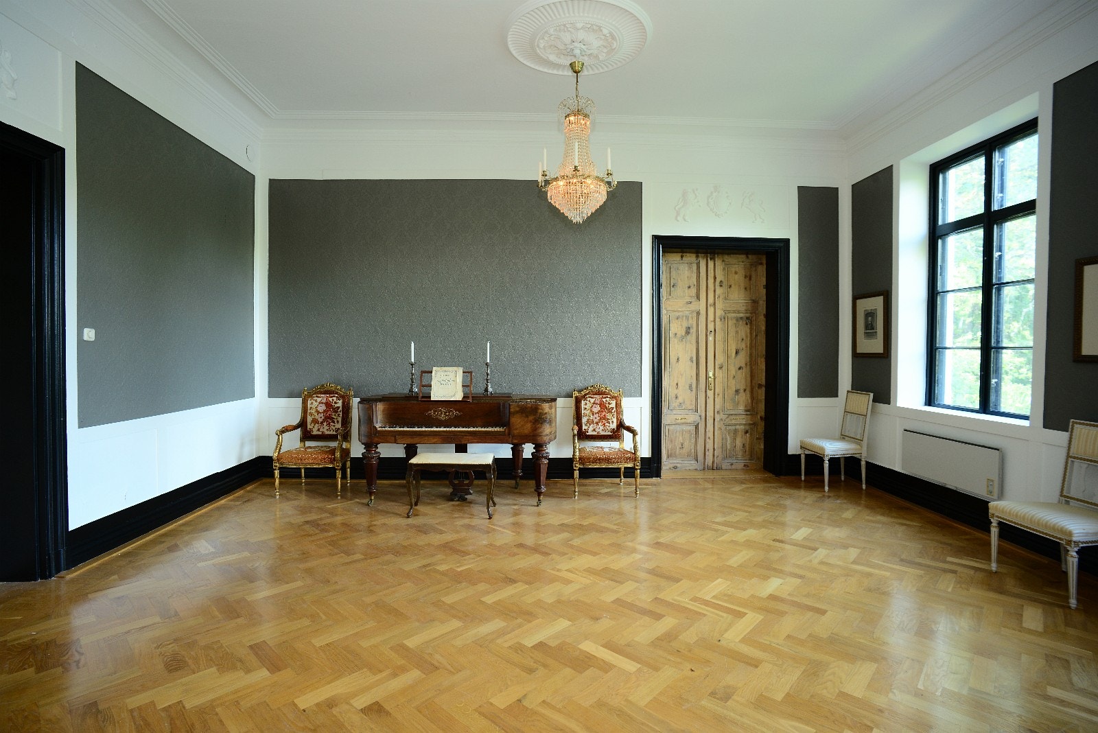 Ballsal/storstue 2. etasje Galleribilde