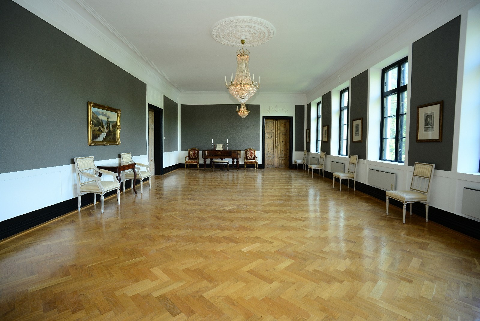 Ballsal/storstue 2. etasje Galleribilde