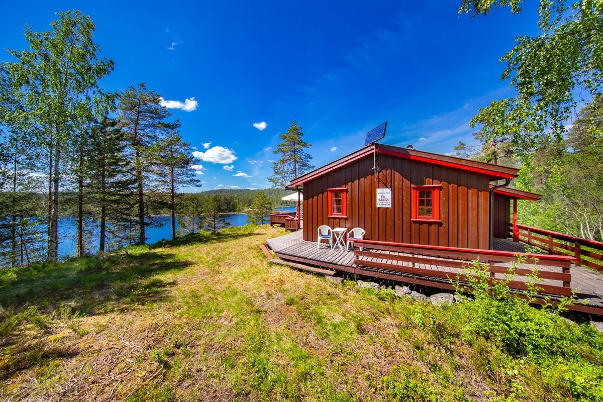 Eiendommen ligger usjenert til med flott utsikt over Spjotvann Galleribilde