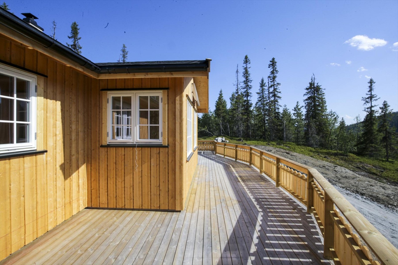 Stor og solrik terrasse Galleribilde