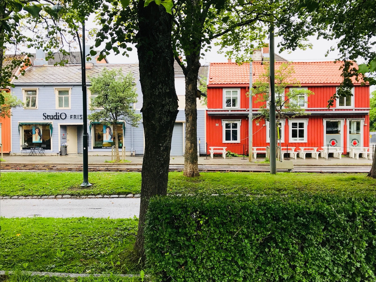 Bokollektivet ligger i 2. etg i rødt hus. Galleribilde