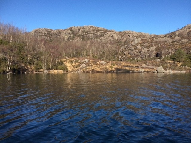 Tomten sett fra Heigravatnet. Galleribilde