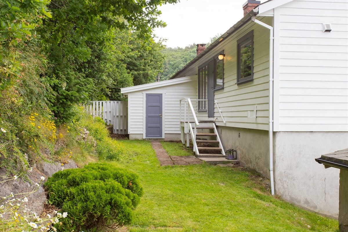 Bod på bakside. Inngang til vaskerom. Galleribilde