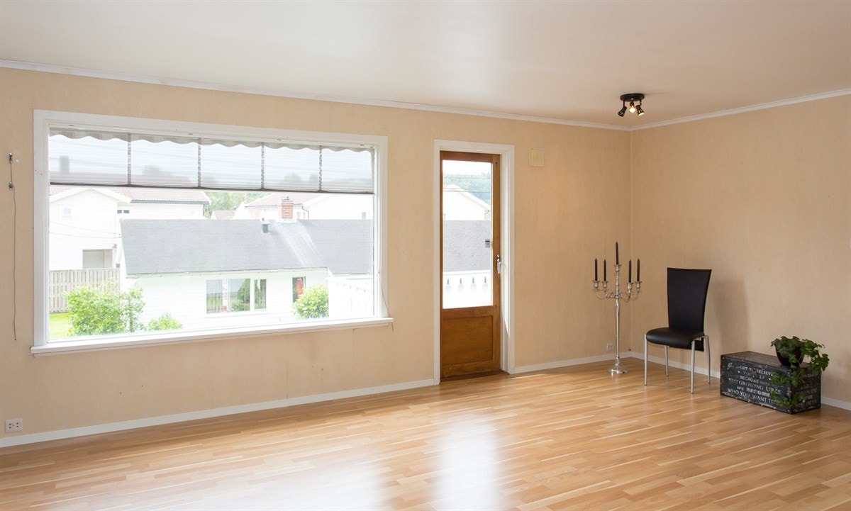 Stuen m/utgang til veranda Galleribilde