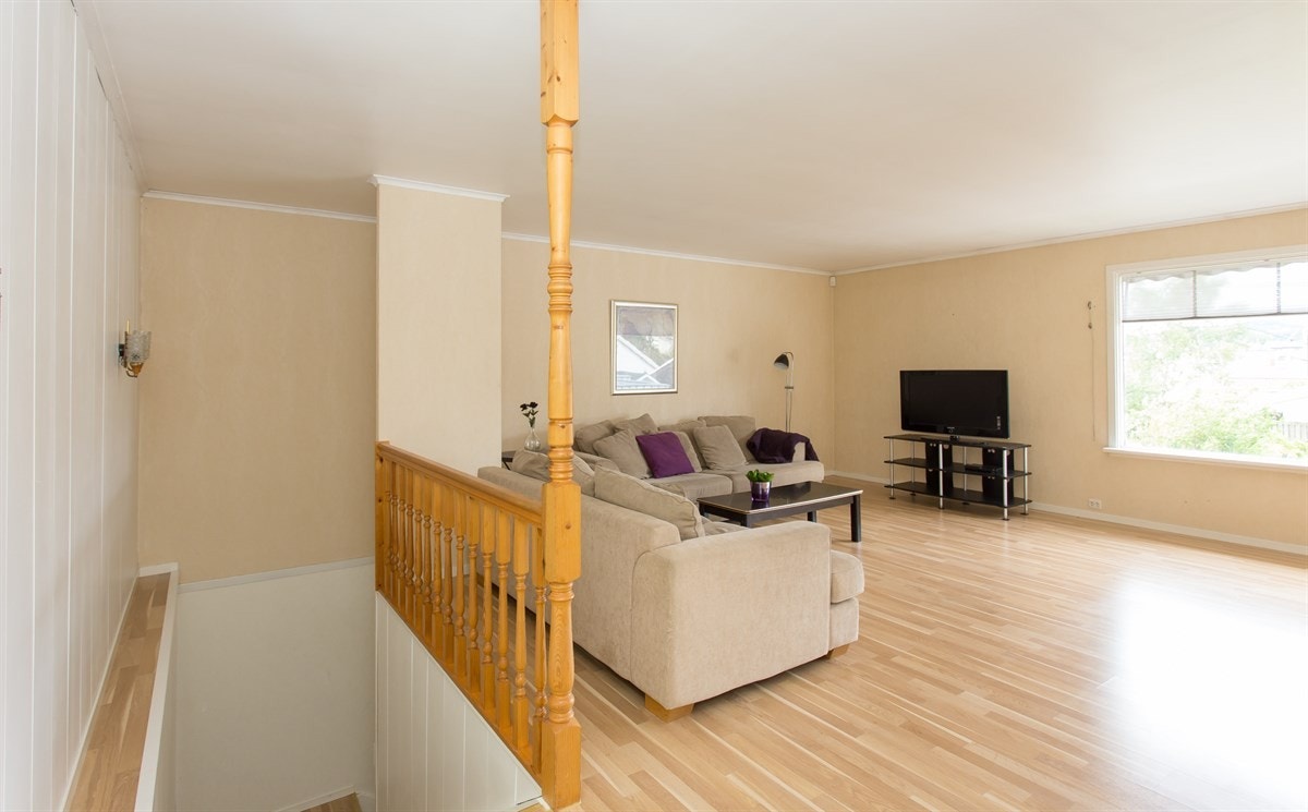 Stuen m/trapp Galleribilde