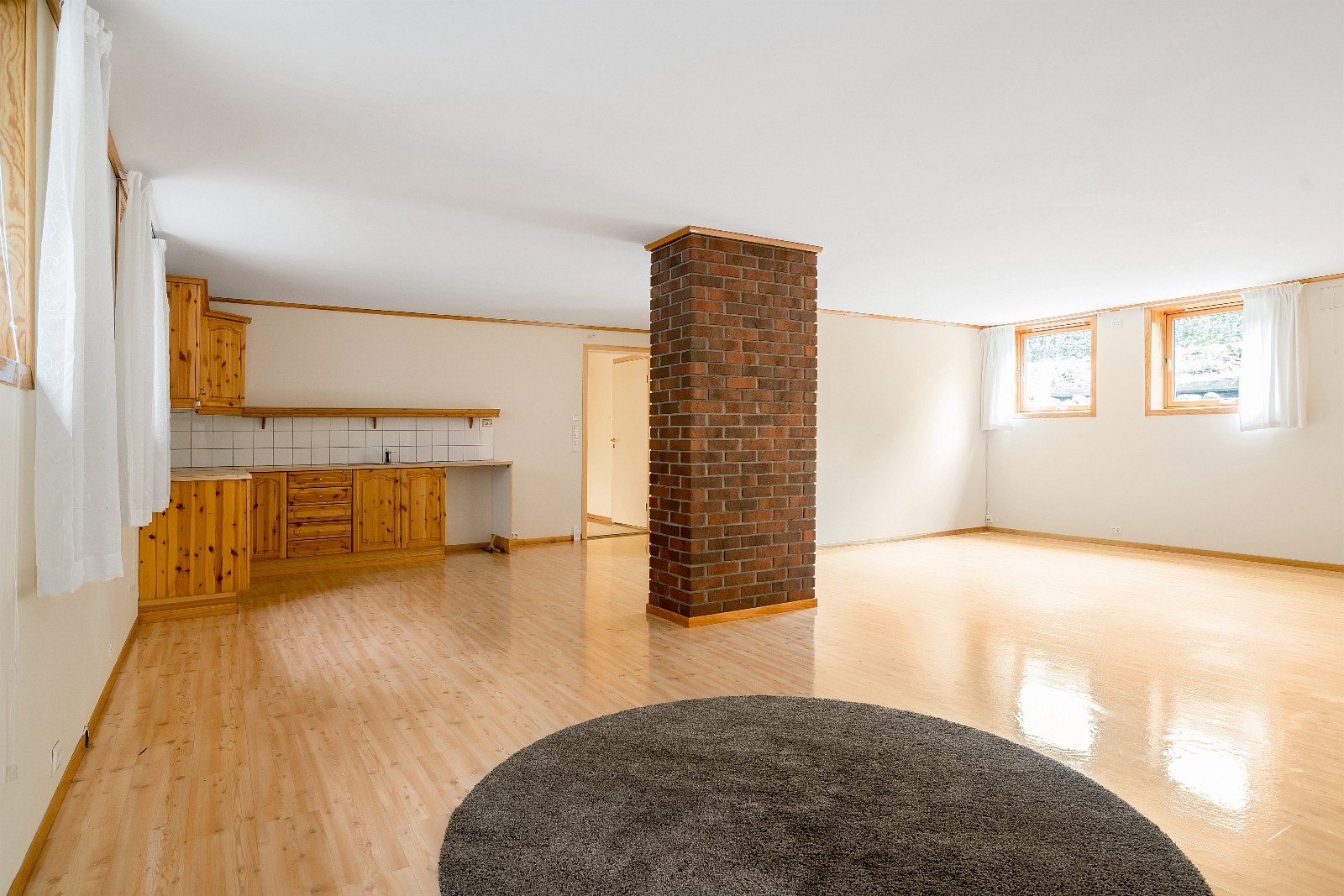 Fra stuerom mot kjøkken, gang Galleribilde