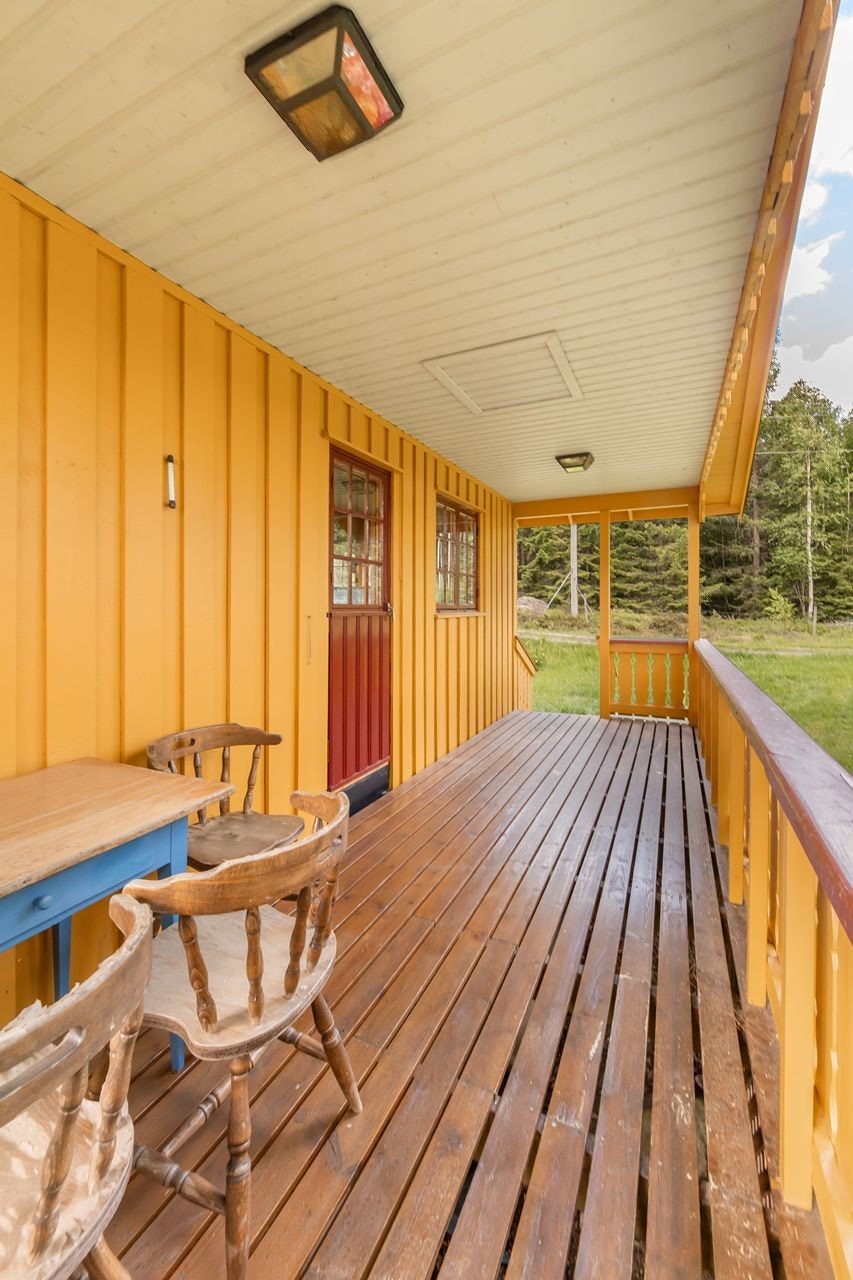 Romslig, overbygget og sydvendt terrasse Galleribilde